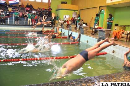 El festival de natación se cumplió el domingo en Capachos