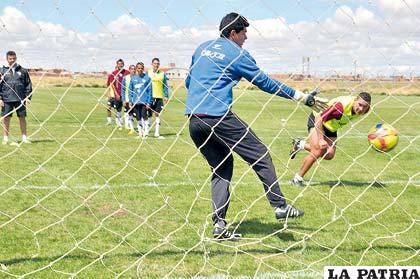 Calos Lampe seguirá siendo el arquero titular en San José