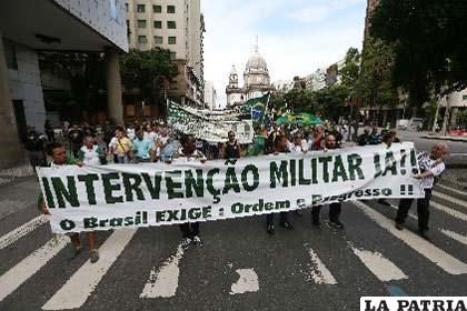 Partidarios de la antigua dictadura brasileña intentan reeditar una marcha en Río de Janeiro, que en 1964 fue antesala de golpe militar el 1 de abril