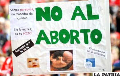 Centenares de católicos, entre mujeres, niños y adolescentes, marcharon en Managua en contra del aborto