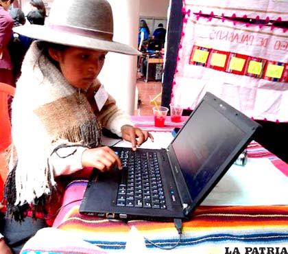 Niños se benefician con software implementados por Educatic Bolivia