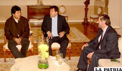 Directivos de la Liga reunidos con el Presidente Evo Morales