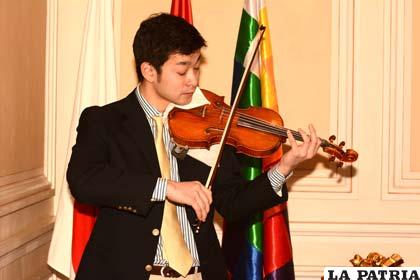 Ryu Goto, violinista de raíces japonesas que llegó por primera vez a Bolivia