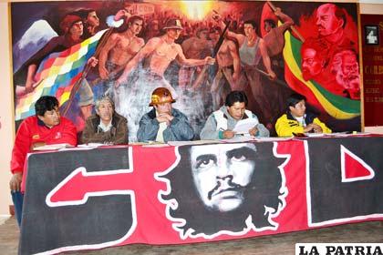 Dirigentes de la Central Obrera Departamental de Oruro