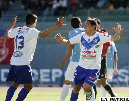 El festejo de Bravo que fue autor de dos goles