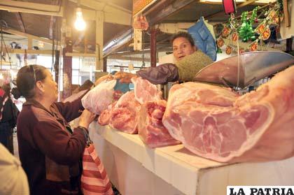 Matarifes de Oruro en estado de emergencia ante incremento en el precio de la carne