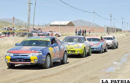 Cerca de un centenar de pilotos participan en el certamen