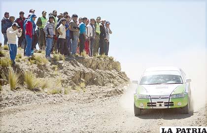 El público orureño pudo disfrutar de la primera jornada del automovilismo