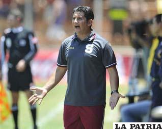 Ronald Gonzáles, entrenador del Deportivo Saprissa se molestó por el resultado