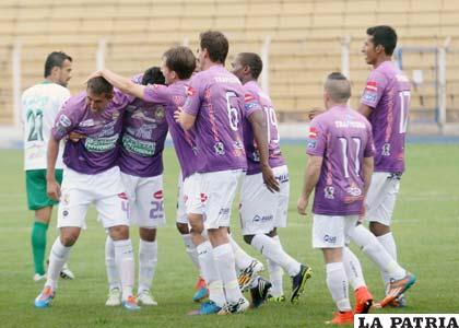 El festejo de los jugadores de Real Potosí