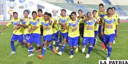 Vuelta olímpica de los campeones