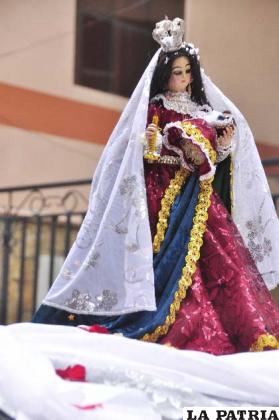 La santa imagen de Nuestra Señora del Socavón en la fiesta de los Bordadores