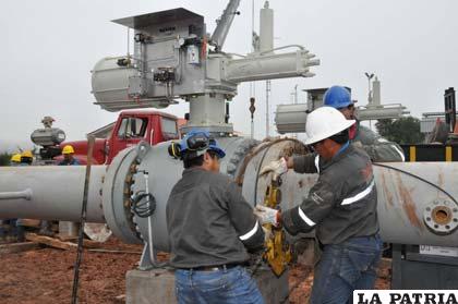 Hallan gas natural que incrementa las reservas bolivianas 