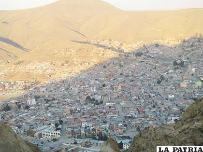 La ciudad de Oruro durante el inicio de un nuevo día