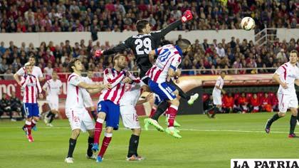 El cotejo entre el Sevilla y el Atlético de Madrid no tuvo goles