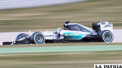 Hamilton mantiene a los Mercedes como más rápidos