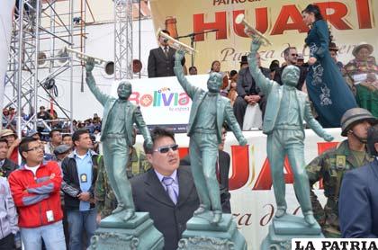 El monumento al músico estaba listo para el Festival de Bandas