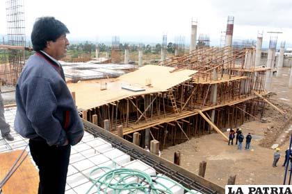 El Presidente Evo Morales en una inspección de obras