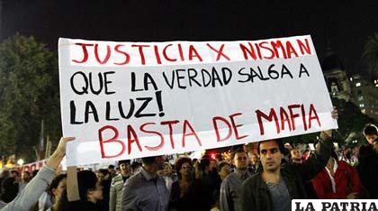 Marcha pidiendo justicia por la muerte del fiscal Nisman