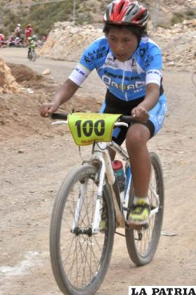 María Checa, de Oruro, en plena competencia