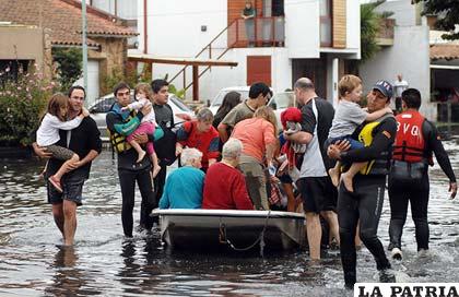 Inundaciones en la ciudad de La Plata provocó más de 5.000 damnificados