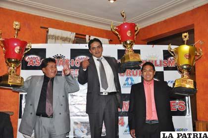 Miguel Flores (Campeón), César Rodríguez (Subcampeón) y Richard Álvarez (Tercero) categoría R1B