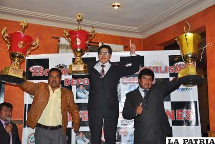 Jairo Chura (Campeón), Santos Chile (subcampeón), Moisés Alonzo (tercero) categoría R2 libre