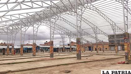 Construcción del tinglado del mercado Kantuta permanece a medias