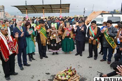Ritos ancestrales precedieron a los actos de aniversario de la ciudad de El Alto