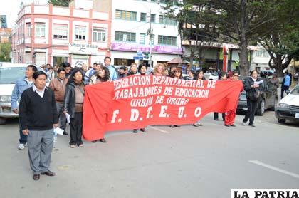 Los maestros urbanos durante la primera marcha de protesta del año