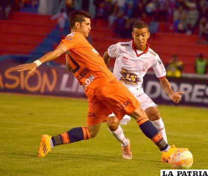 Rubén de La Cuesta con el dominio del balón