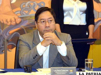 El ministro de Economía y Finanzas Públicas, Luis Arce Catacora informó sobre proyecciones económicas