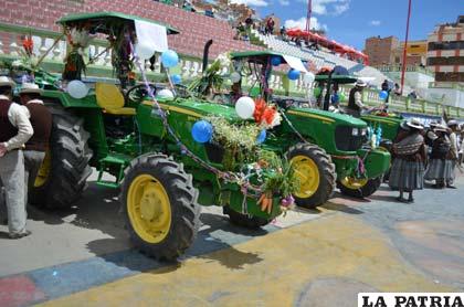Los tractores se entregaron a los ganadores de la Anata Andina 2015