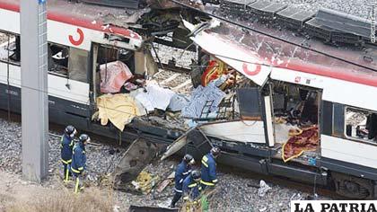 Una de las imágenes de la explosión de bombas en trenes suburbanos de Madrid