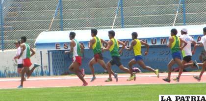 Durante las pruebas selectivas en el atletismo orureño