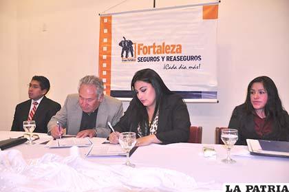 Representantes de Fortaleza y Cadeco firmaron convenio