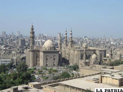 Vista de las mezquitas de Hassan y Al-Rifai en El Cairo