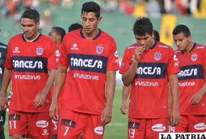 La tristeza de los jugadores de Universitario, dirigidos por Baldivieso