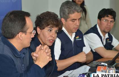 Presidenta de la Aduana Nacional (ANB), Marlene Ardaya, y otros funcionarios