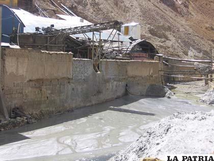 Río Huanuni posee gran cantidad de sedimentos provenientes de la actividad minera