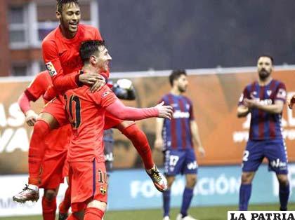 Neymar y Messi celebran la victoria del Barcelona