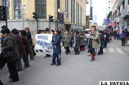 La marcha de protesta que realizaron los maestros en febrero por la fusión de materias
