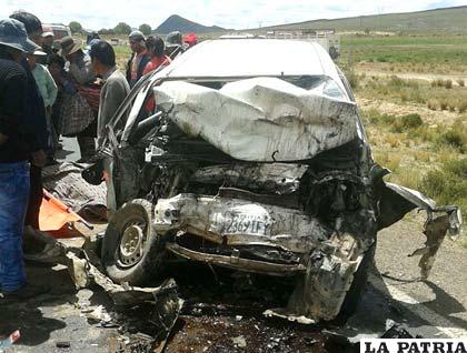 Esta vagoneta protagonizó el accidente donde fallecieron tres personas