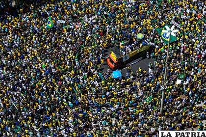 Cerca de un millón y medio de brasileños mostraron su indignación con los hechos de corrupción y la delicada situación económica del país