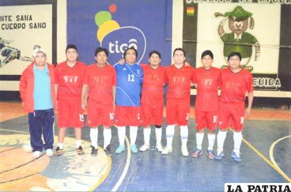 Los integrantes de Huarachi Inter que lograron el cetro en el futsal de Quillacas