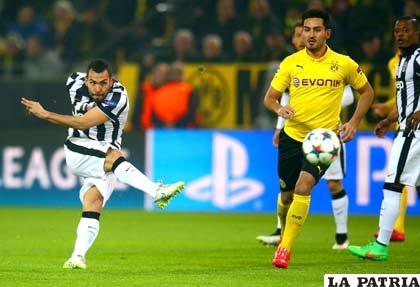 Tévez fue autor de dos goles para la clasificación de Juventus