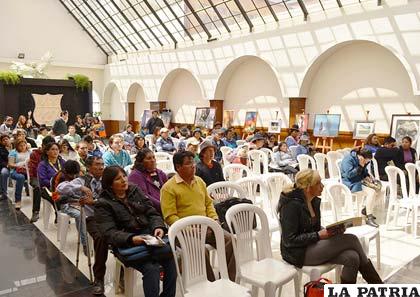 Personas que participaron del acto de Asindifi