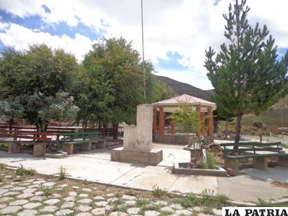 Plaza de la comunidad ubicada a 33 kilómetros de la ciudad de Oruro