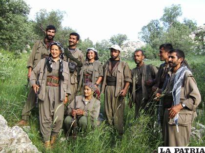 Guerrilleros kurdos del PKK