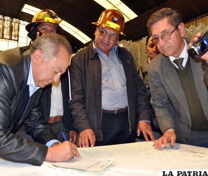 Gerente de Corinsa firma alianza con mineros